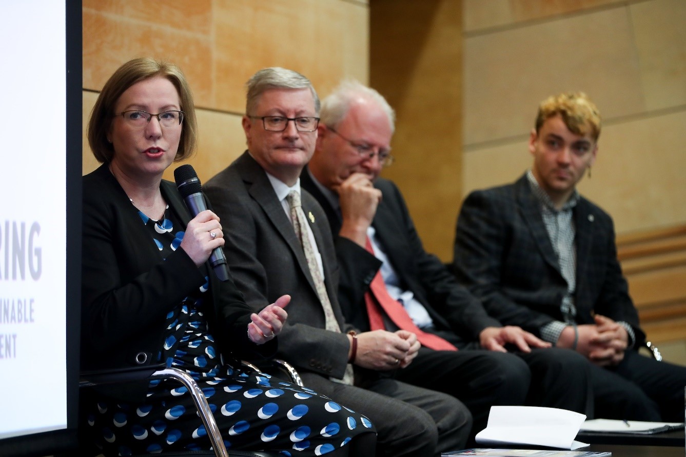 EE_Round_table_photo_2